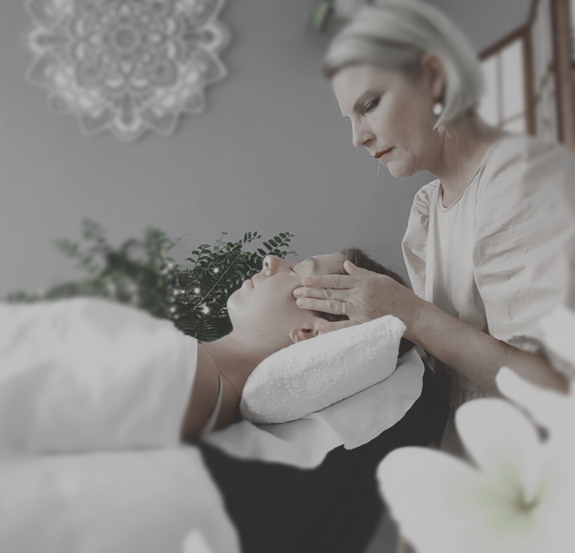 Bowen Therapy treatment in progress